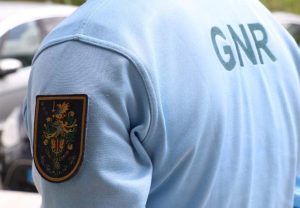 Son fatally stabs father seven times to defend mother in Tavira
