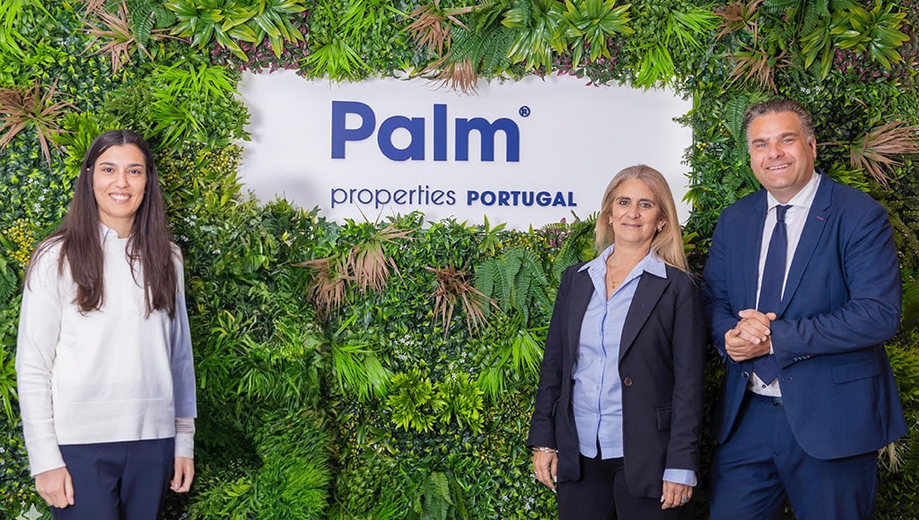 From left: Beatriz, Office Manager, Mónica, Real Estate Advisor, and Jeroen, Managing Partner|Palm Properties 12|Palm Properties 13|Palm Properties 14