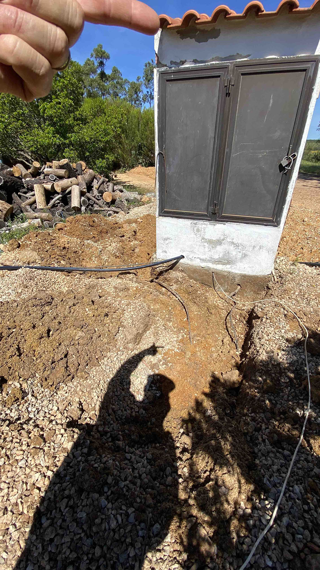 Ah, there it is: the cable (here) can now be connected in the little house (here), saving us huge amounts of time and money.