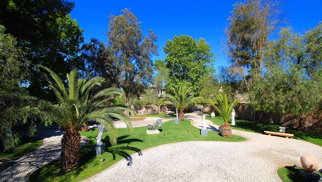 sculpture_garden-quinta-dos-vales-algarve-estate
