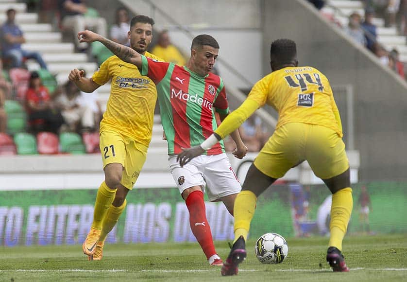 Marítimo player Beltrame (centre) vies for the ball with Portimonense players Pedrão (right) and Pedro Sá last Saturday, August 27 at Estádio do Marítimo, Funchal