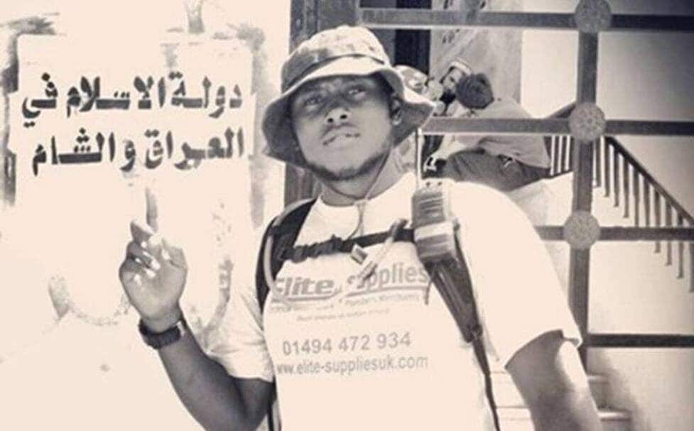 An 'old Facebook image of Saraiva' who has since admitted that he regrets his ISIS past (https://www.noticiasaominuto.com/pais/1329010/jihadista-portugues-diz-estar-arrependido-de-se-ter-juntado-ao-daesh)|An 'old Facebook image of Saraiva' who has since admitted that he regrets his ISIS past (https://www.noticiasaominuto.com/pais/1329010/jihadista-portugues-diz-estar-arrependido-de-se-ter-juntado-ao-daesh)