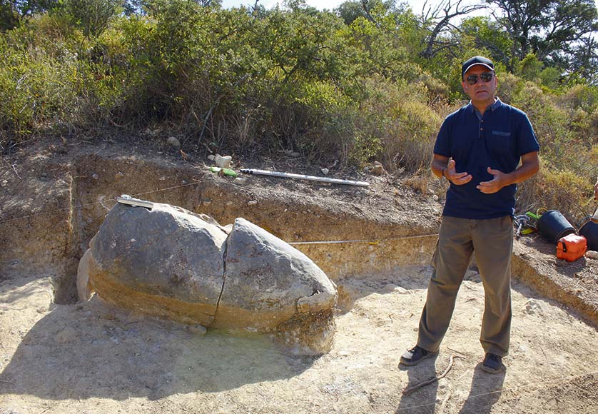 Archaeologist António Faustino Carvalho|Menir São Brás de Alportel|Menir São Brás de Alportel|Menir São Brás de Alportel