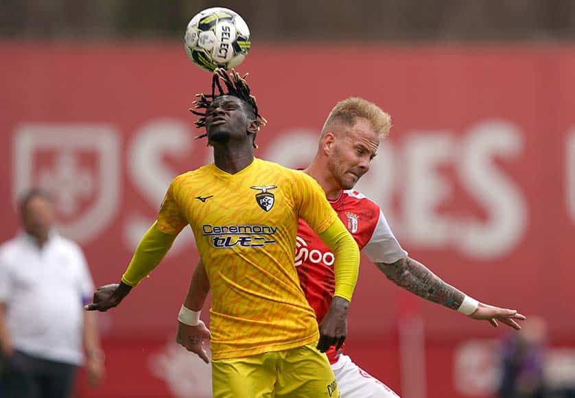 Braga’s Uros Racic (right) and Portimonense’s Moustapha Seck fighting for the ball during last Saturday’s match at Braga Municipal Stadium