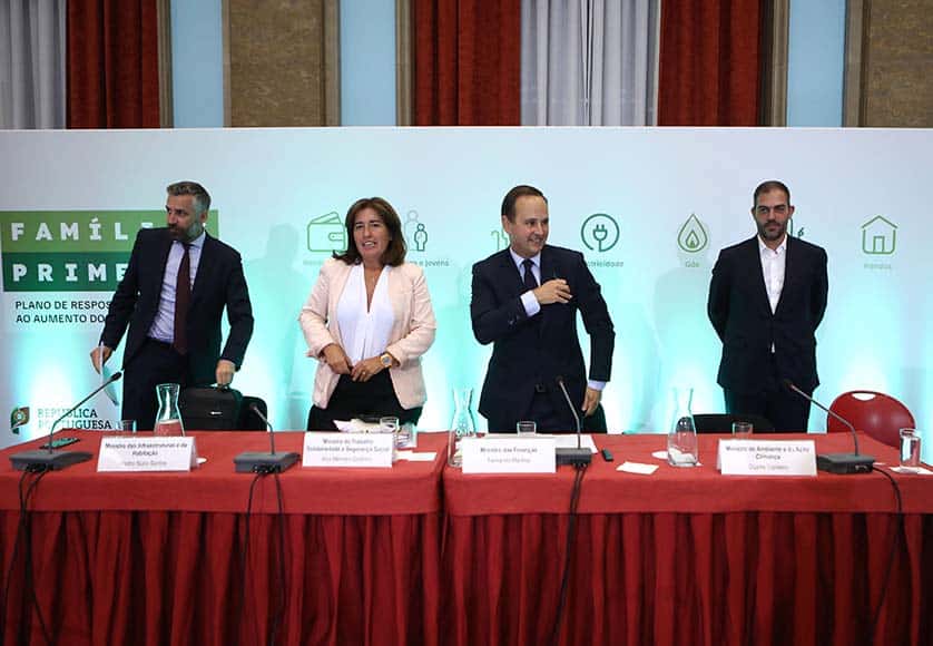 €2.4bn support package against inflation “a handful of nothing”