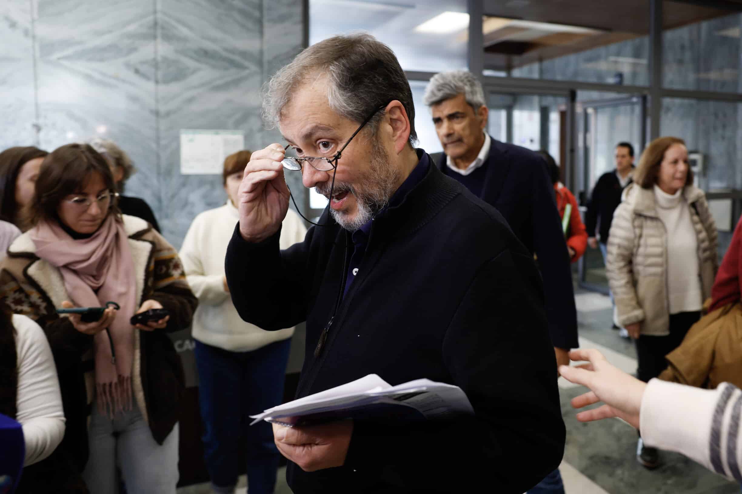 Letting rip as he emerged from his meeting today with education secretary Pedro Dantas da Cunha. Image of Mário Nogueira: António Pedro Santois/ Lusa