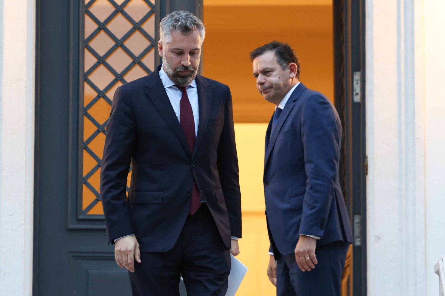 Prime minister, Luís Montenegro (right) and PS party leader Pedro Nuno Santos - Photo: Miguel A. Lopes/Lusa
