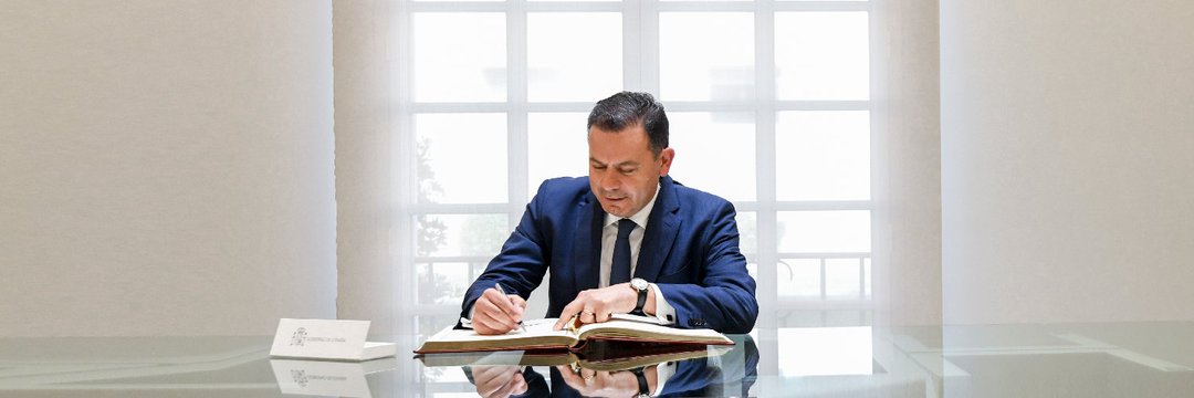 PM chooses “investment” as key word of 2025
