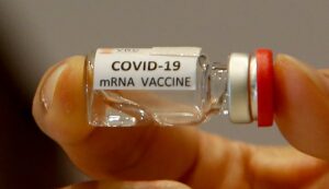 Out-of-date Covid vaccines: “take them or go on waiting list”