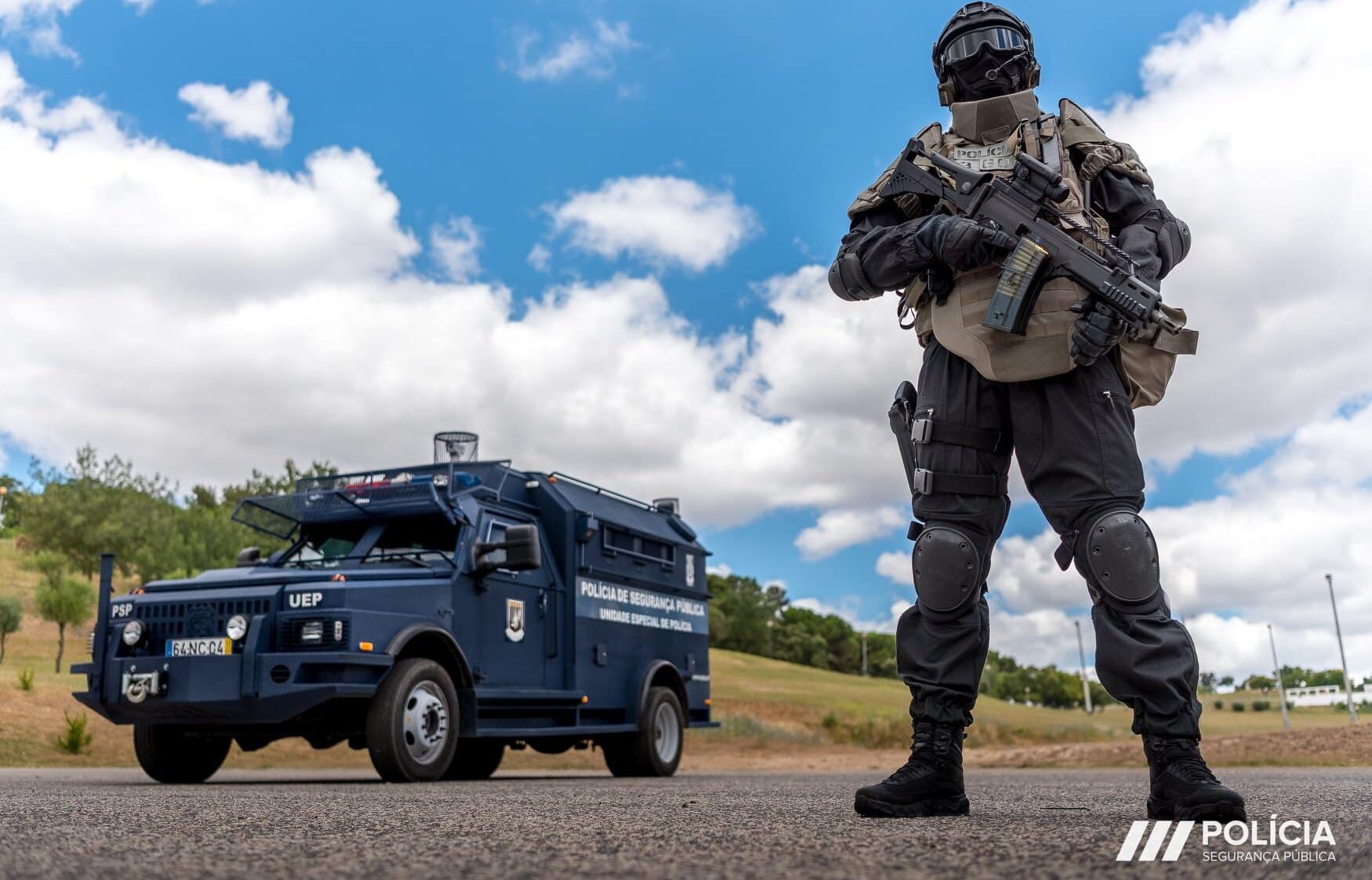 Image from PSP Facebook page depicting the 'special police unit' to which the PSP agent belongs (https://www.facebook.com/PSPPortugal/photos/a.118723868183136/3279670452088446/?type=3)