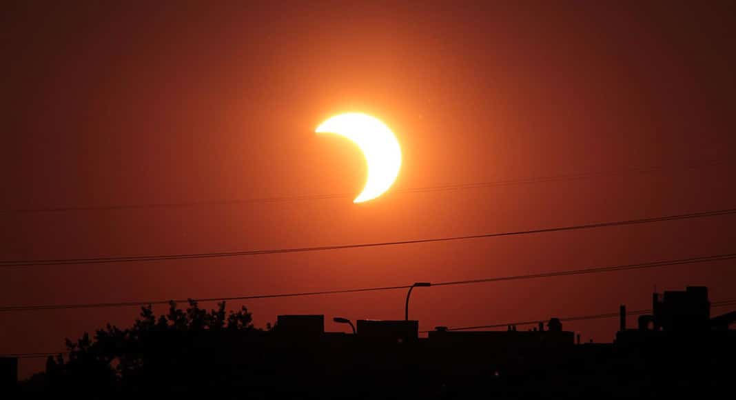Partial solar eclipse in 2012 in Minneapolis, Minnesota
