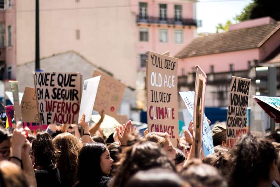 Lisbon students mark COP27 by ‘taking over high schools and university faculties’
