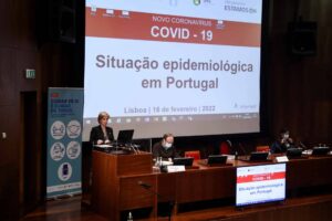 “Symbolic moment”: President thanks pandemic experts for their work over last two years