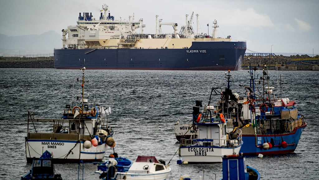 One of the first Russian ships that brought natural gas to Portugal after the country invaded Ukraine. Image: Tiago Canhoto/ Lusa