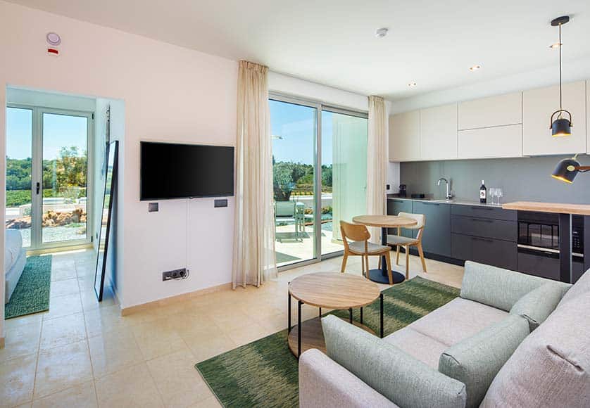 Long-term-rentals-villa-algarve-wine-resort-quinta-vales|Portugal-beach-coast-Algarve-lagoa-quinta-vales|private-Villa-Swimming pool-long-term-rental-quinta-vales|long-term-rental-the-vines-algarve-quinta-vales