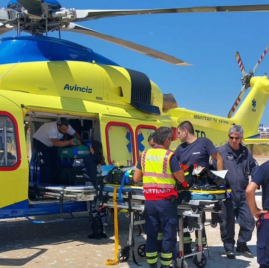 Woman seriously injured after falling from cliff in Portimão