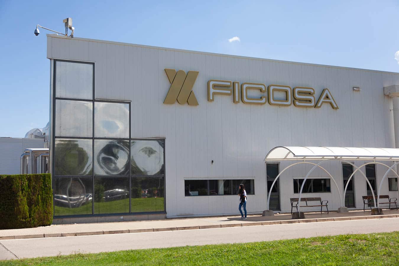 Another 900 workers laid off in auto factory in northern Portugal