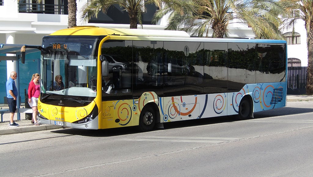 2018-02-19_Local_Bus,_Estrada_de_Santa_Eulália,_Albufeira