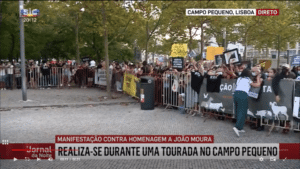 Over 1,000 turn-out in Lisbon to protest against bullfighter who left 18 greyhounds to starve