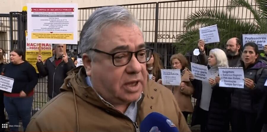 Teachers syndicates in Lisbon|Teachers syndicates mount protest camp outside education ministry in Lisbon