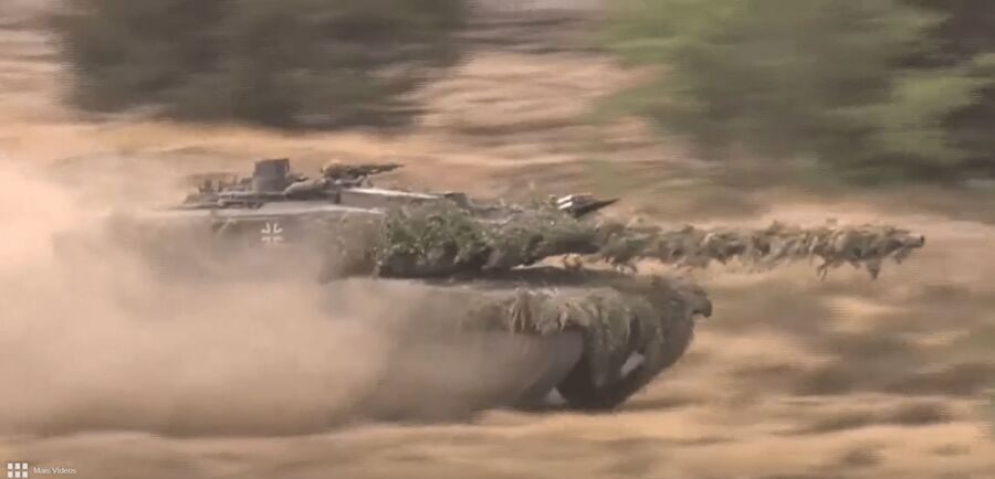 Leopard tanks