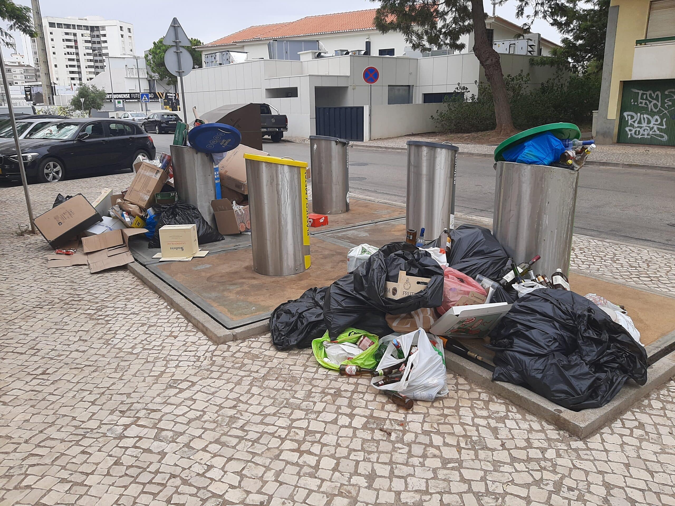 Overflowing rubbish bins in Portimão (Photo: Michael Bruxo/Open Media)
