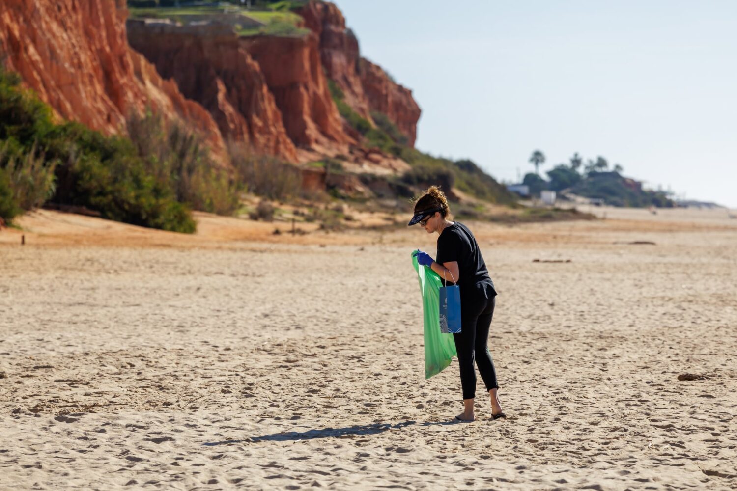 Infralobo and Vale do Lobo organise beach clean-up|Infralobo and Vale do Lobo organise beach clean-up
