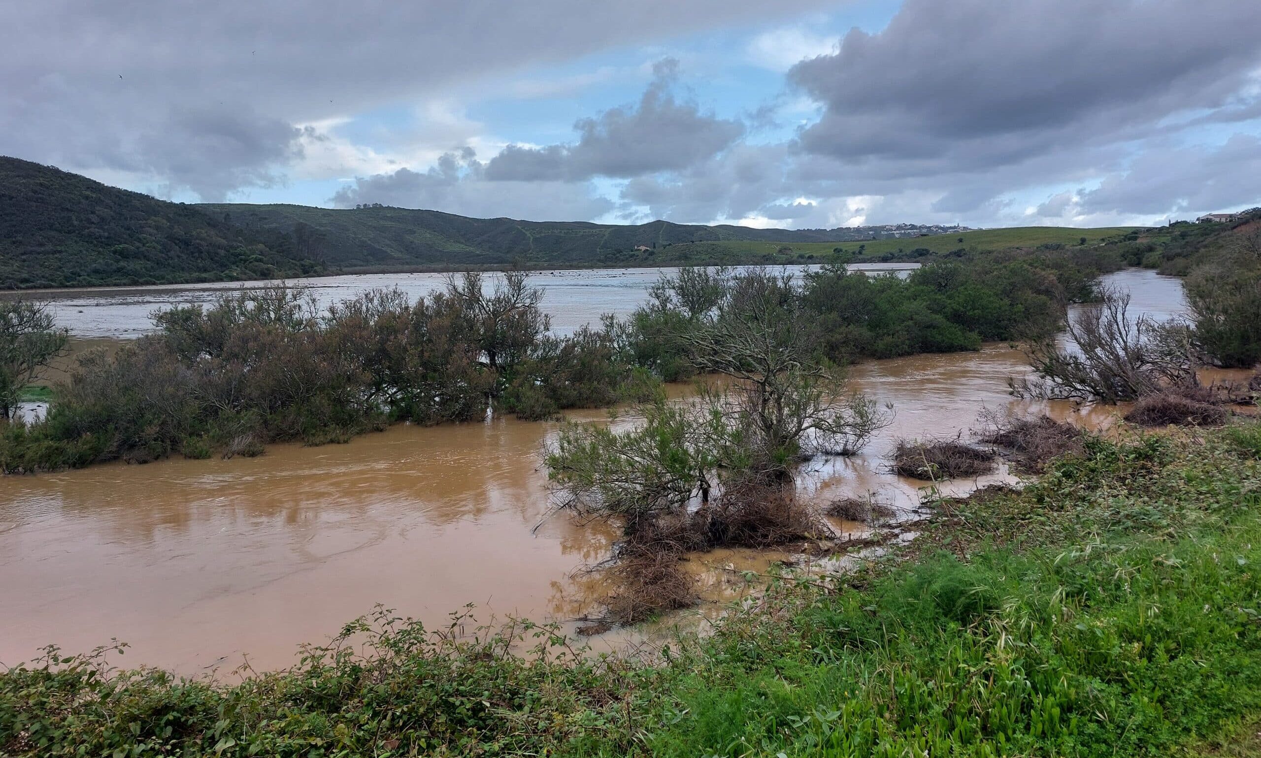 Low-lying areas of the Algarve have seen rivers overflowing into fields and valleys. Image: Natasha Donn/ Portugal Resident