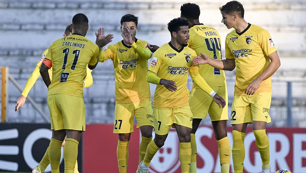 Portimonense players celebrating a goal against Moreirense last Sunday at the Comendador Joaquim de Almeida Freitas Stadium in Moreira de Cónegos, Guimarães