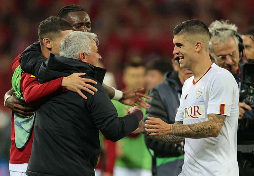 Roma’s head coach Jose Mourinho celebrates with his players after the UEFA Europa League semi final second leg soccer match between Bayer Leverkusen and AS Roma in Leverkusen, Germany, 18 May 2023. EPA/FRIEDEMANN VOGEL