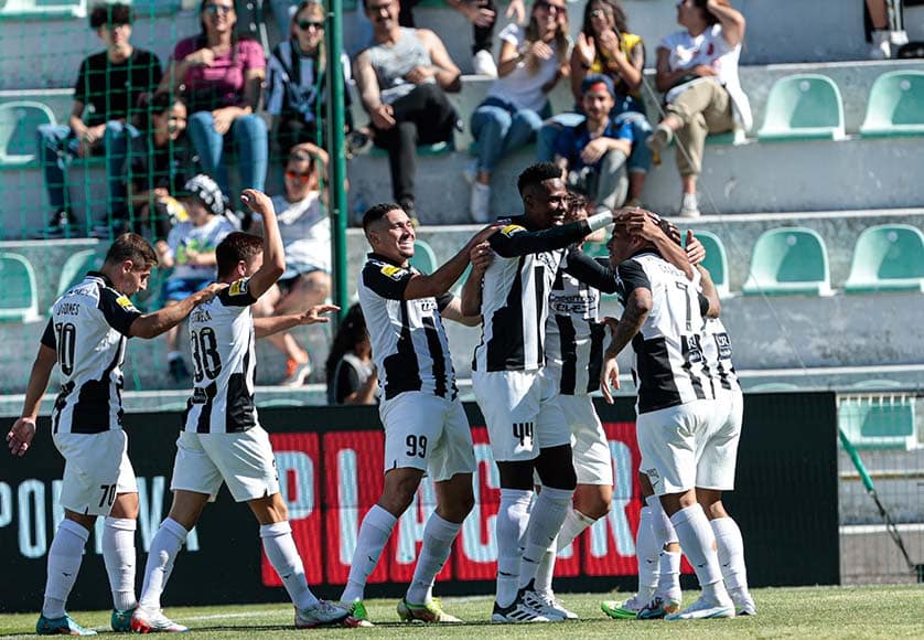 Portimonense players celebrating a goal against Gil Vicente last Sunday in Portimão’s Municipal Stadium