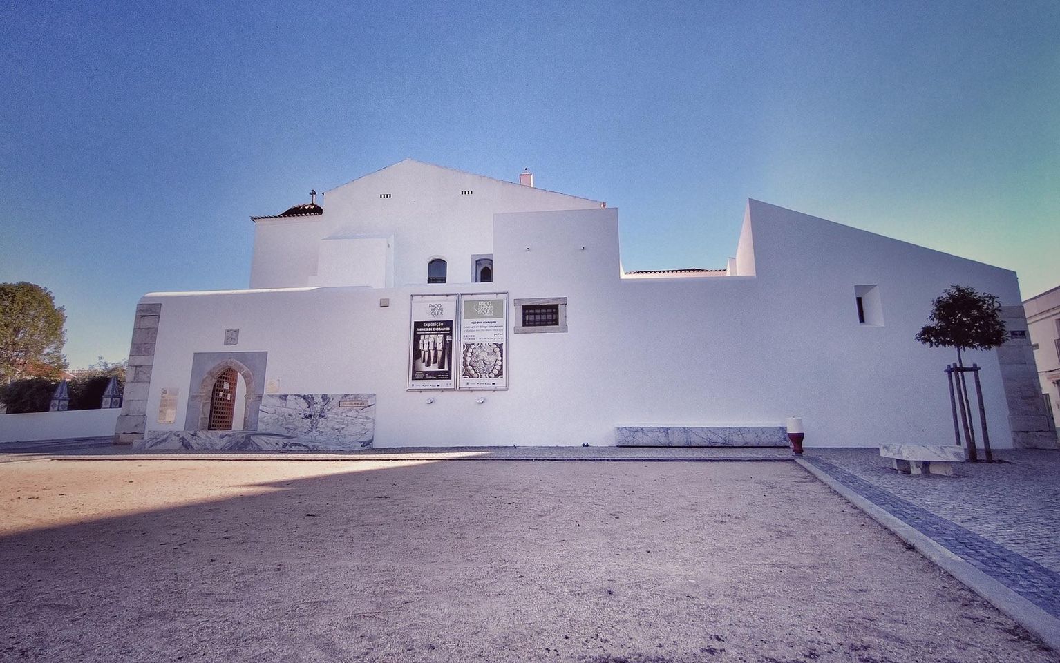 Alçacovas is the second parish council to put conditions on the handing out of residency certificates to non-EU citizens. Image: Parish council building/ Facebook