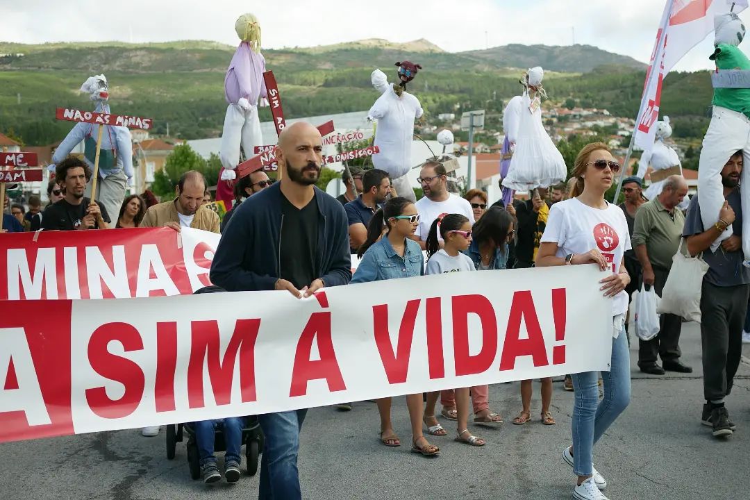One of the many images coming out of protests to Savannah Resources' plan for an open pit mine in Covas do Barroso. Facebook / Unidos em Defesa de Covas do Barroso|United in defence of Covas do Barroso. Image: Facebook