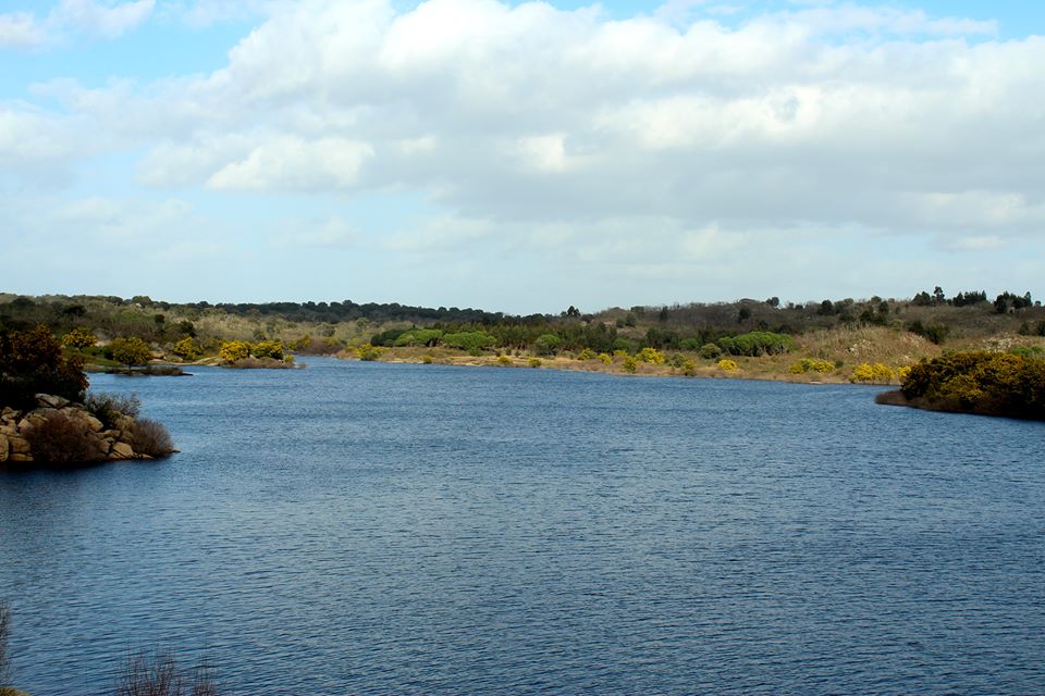 Parts of the dam are popular with bathers at this time of year. There is a campsite nearby. This image comes from the facebook page Barragem de Póvoa e Meadas (https://www.facebook.com/barragemdepovoaemeadas?locale=pt_PT)