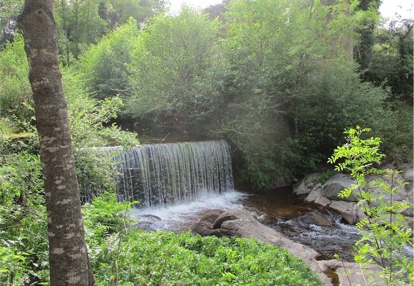 The glory days of this little river, again taken in the spring before the water flow suddenly died|This is how the flow had transformed two months later|This is how the river looked in the spring