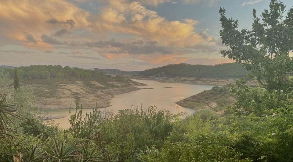 A stunning photograph of sunset over Santa Clara dam in the Alentejo, showing how pitifully low water levels have become. Santa Clara's water has been drained particularly for use by intensive agriculture on the Costa Vicentina. Image courtesy of Frank McClintock who has been alerting to this water emergency for years...