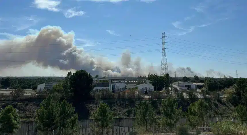 Wildfire near Seixal threatens NATO munitions store