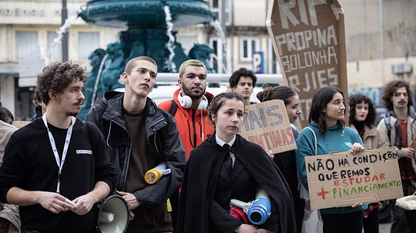 Students and their families are struggling to remain in Higher Education in Portugal. Image: Lusa