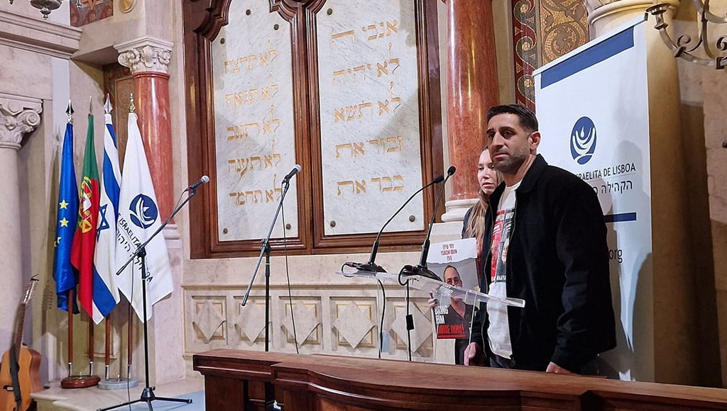 Scenes yesterday in Lisbon's synagogue. Image: Facebook / Dor Shapira|Image from Facebook page of Israel's ambassador to Portugal Dor Shapira