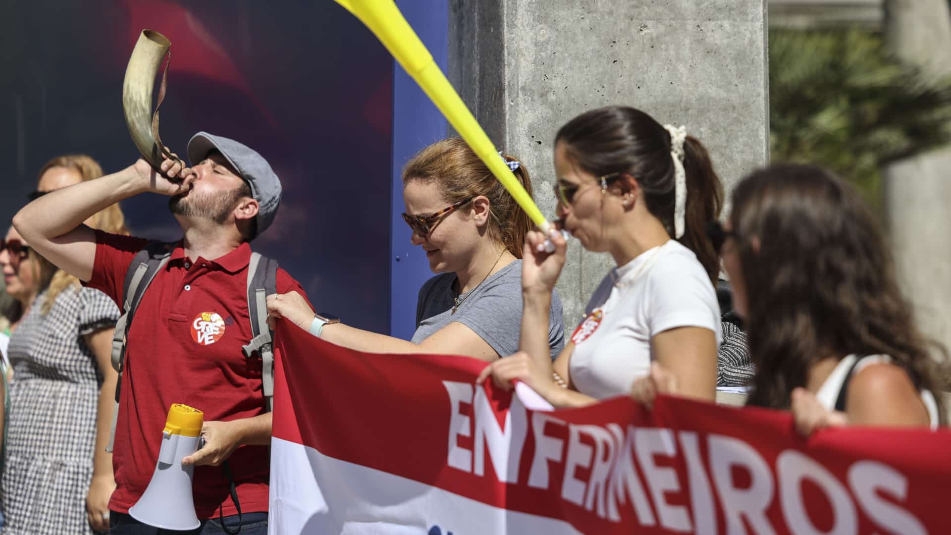 Private sector nurses strike for better pay and conditions. Image: Lusa
