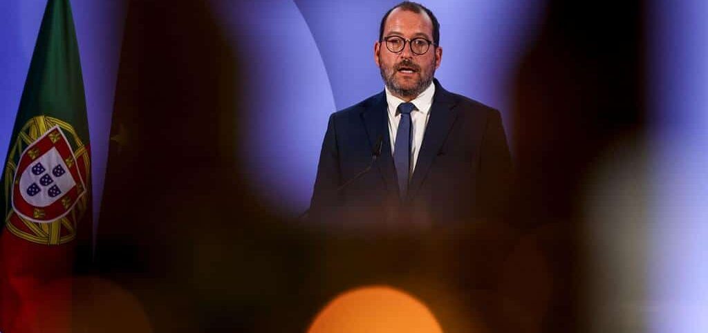 Teaching is a career with a future says minister seen as never facing up to teachers' calls for 'dignity and respect'. Image: Tiago Petinga/ Lusa