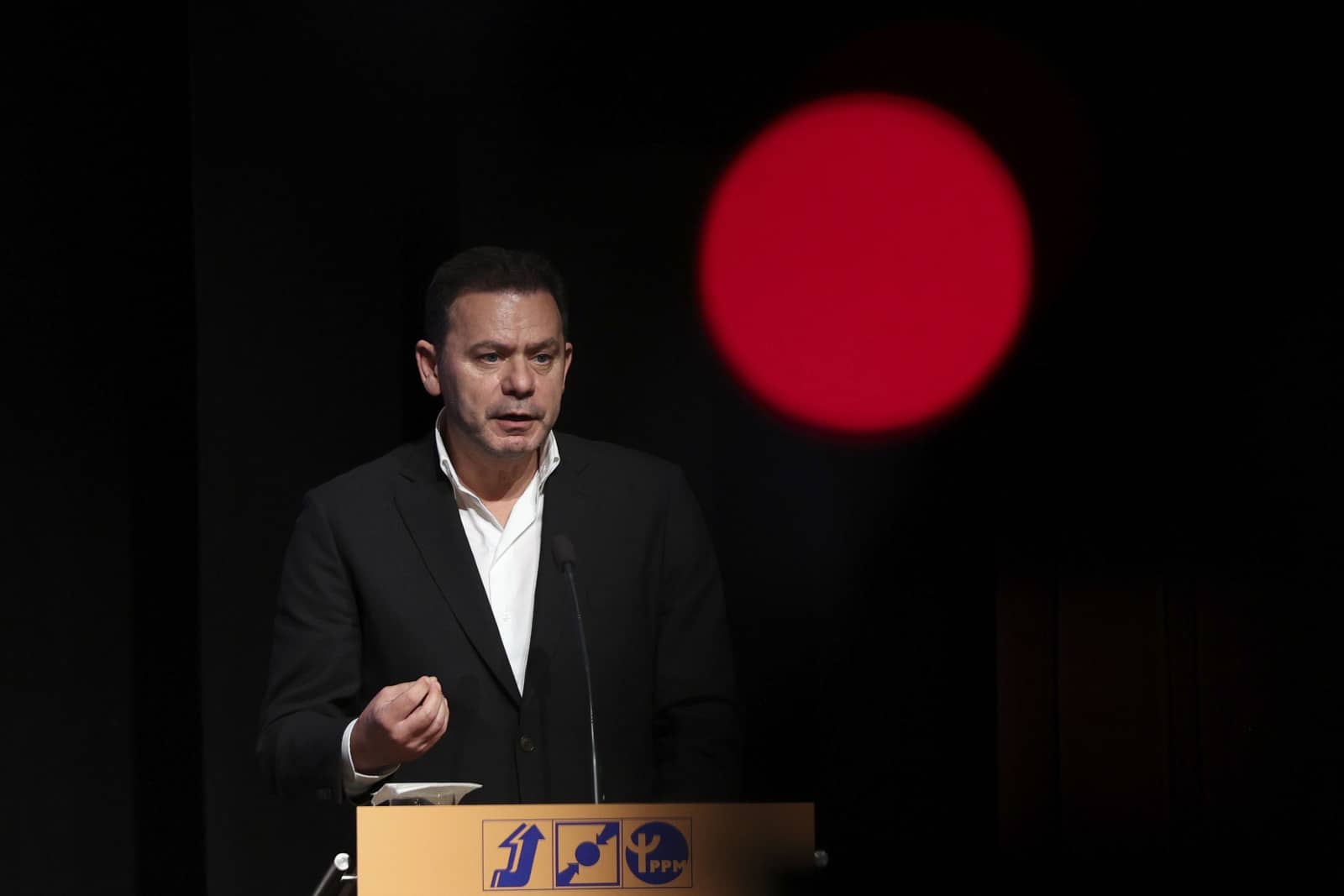 Luís Montenegro is not the first political figure to demand answers over Portugal's 'sky high' death rate. Image: Lusa