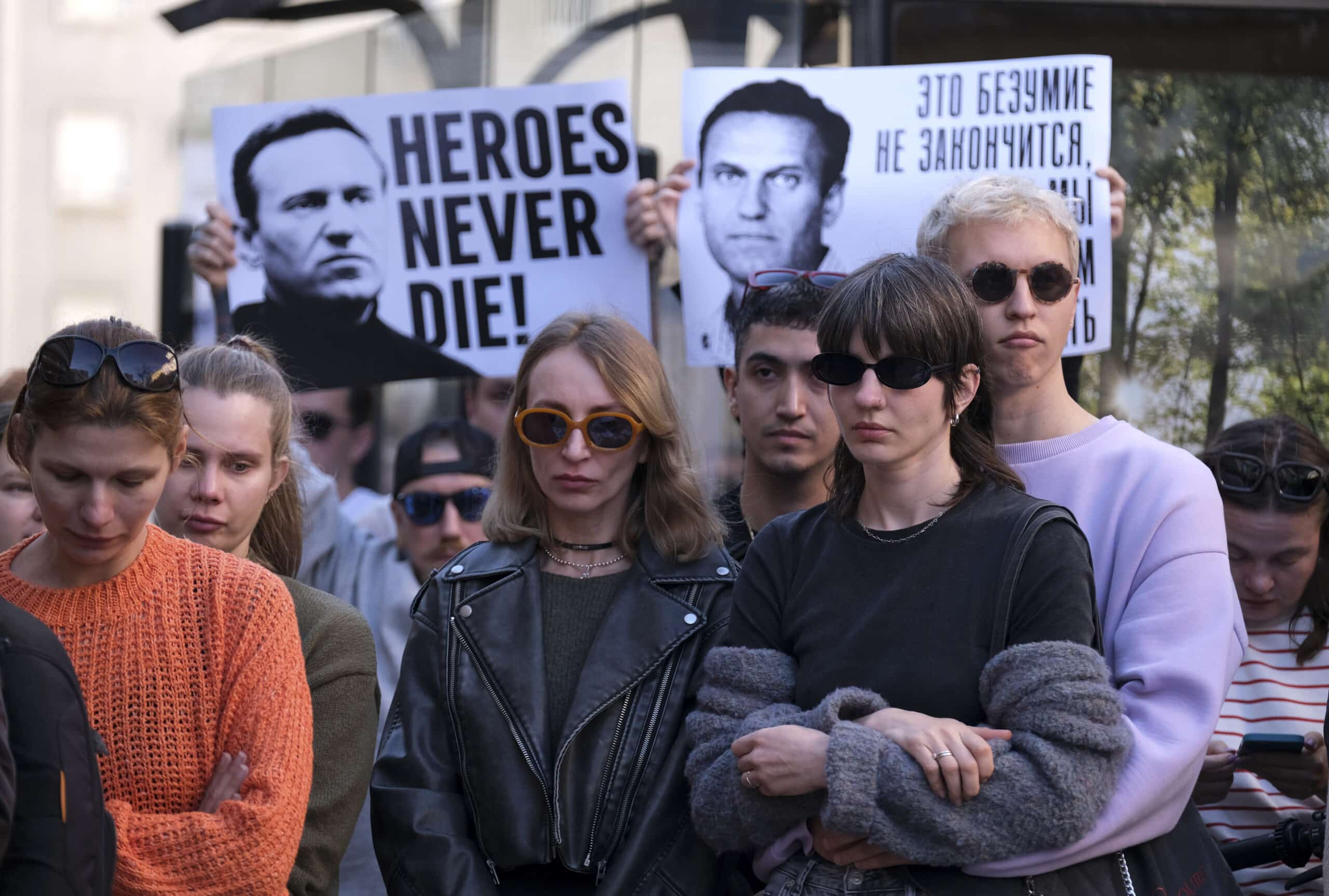 Russian citizens only recently put flowers and candles in front of the Russian embassy following Russian opposition leader Alexei Navalny's death in an Artic penal colony: Image: RUI MINDERICO/LUSA