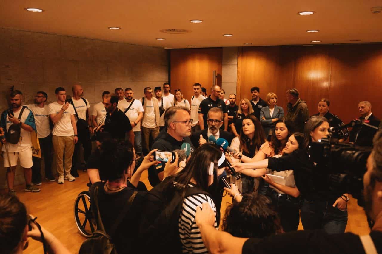 A press conference shortly after the group arrived last Friday. Image: https://www.facebook.com/ucrania.sos.portugal