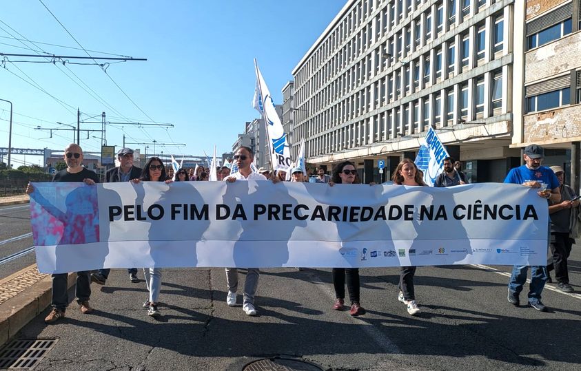 Scientists protest in Lisbon against precarious employment