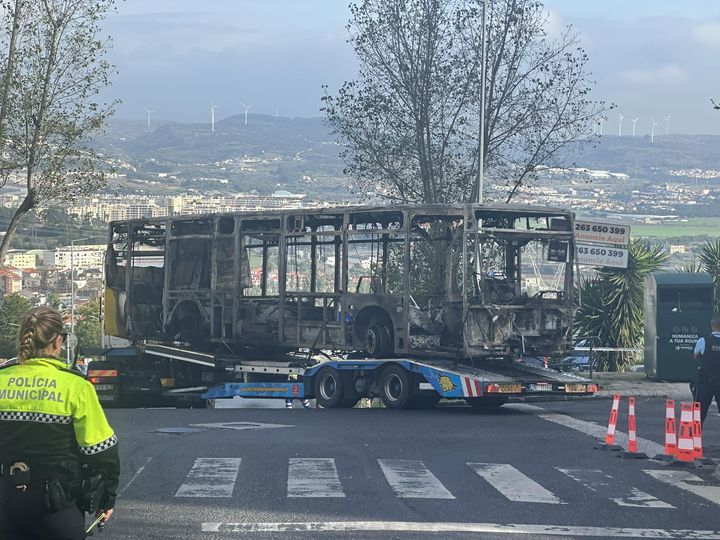 A number of buses were set alight during the rioting that followed the shooting last month by PSP police of Odair Moniz.... this one was the bus driven by Tiago Cacais