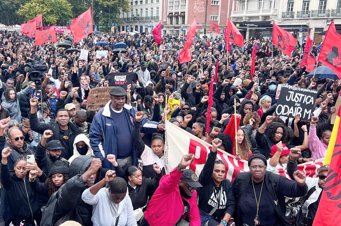 Thousands turned out for the Vida Justa protest in Lisbon yesterday. Image: Vida Justa|Curiously, a Lusa report described 200 protestors on the Vida Justa march for justice yesterday. There were a lot more than 200. Image: Vida Justa facebook page