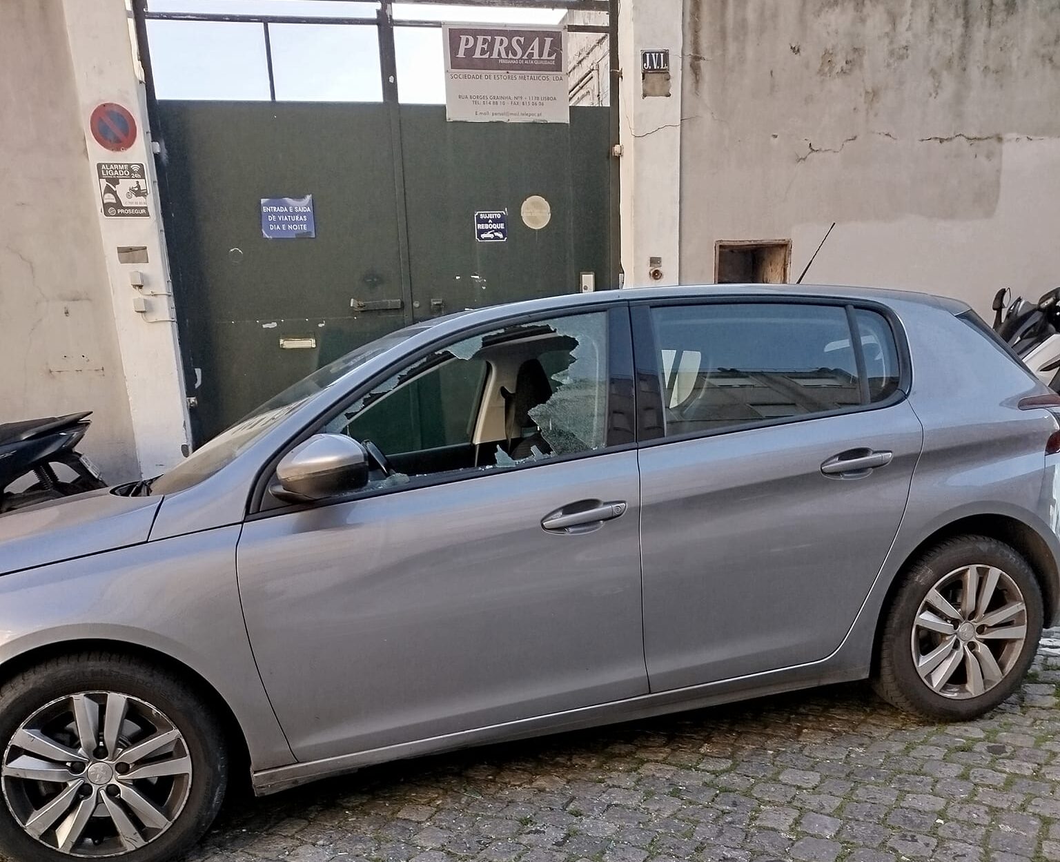 15 cars vandalised in Lisbon in matter of hours|15 cars vandalised in Lisbon in matter of hours