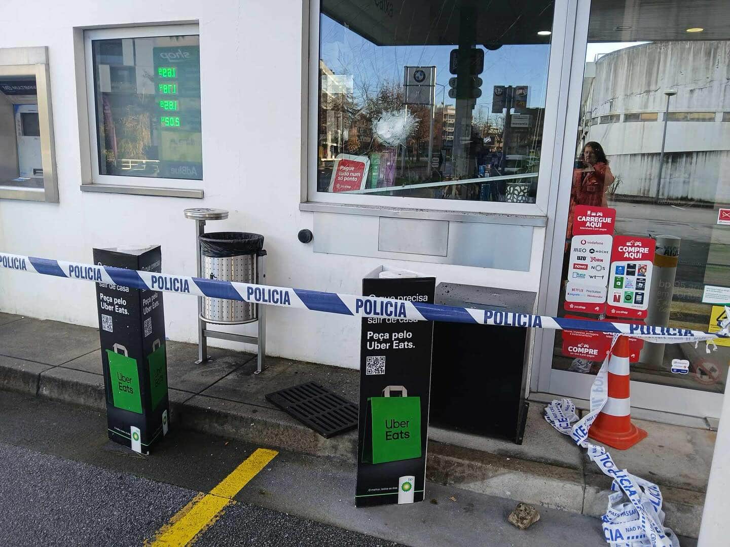 Failed fuel station heist leaves one dead, GNR agent seriously injured