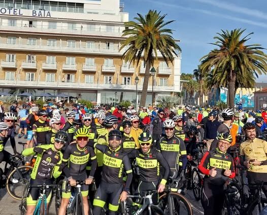 Some of the many hundreds (some have said thousands) who took part in the cycling protest in Lisbon/ Cascais today. Image: Duros de Pedal/ Facebook page
